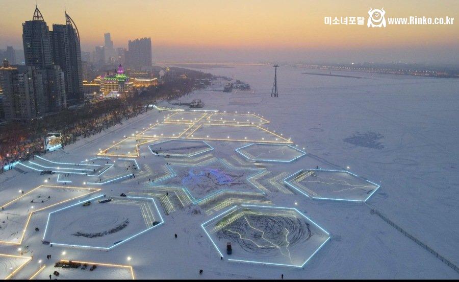 한파로 꽁꽁 얼어붙은 한강