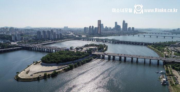 한국 처음 온 사람들이 생각했던 것보다 더 커서 놀라는 것