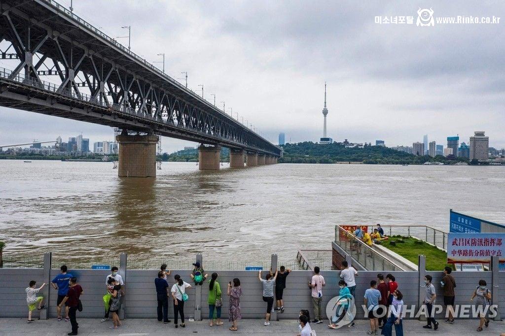 한국 처음 온 사람들이 생각했던 것보다 더 커서 놀라는 것