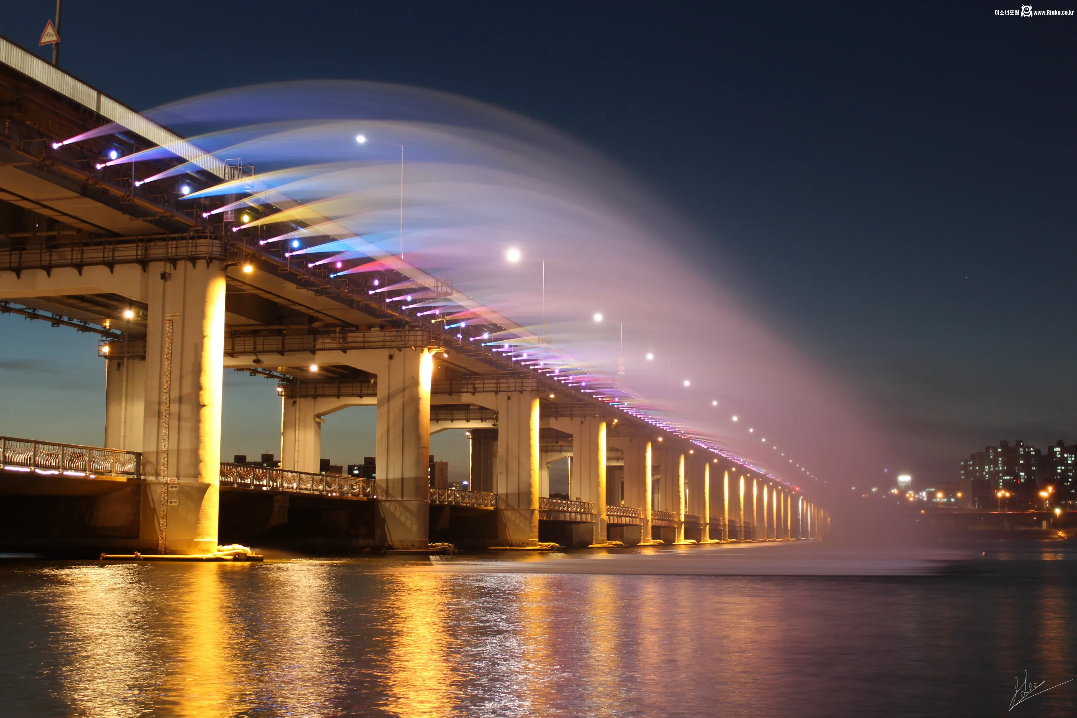 한국 처음 온 사람들이 생각했던 것보다 더 커서 놀라는 것