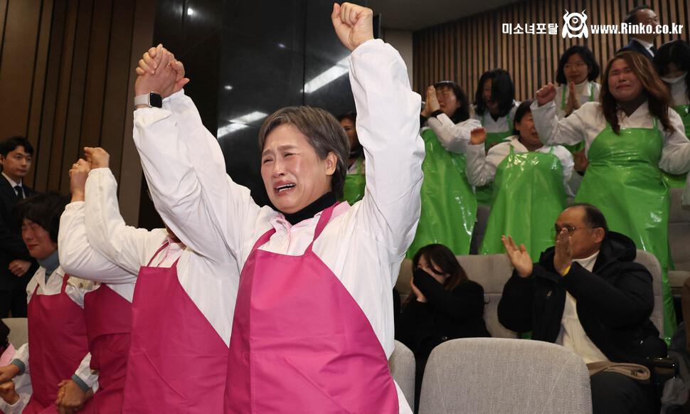 학교급식법 개정안 국회 통과 순간 급식 노동자분들