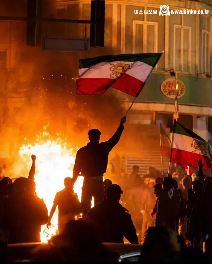 이란 이슬람 신정 vs 팔라비 왕조: 누가 국민 더많이 죽임?