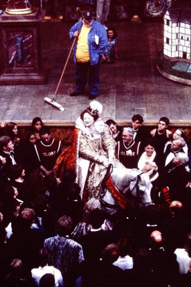 죽었다가 부활한 극장 이야기