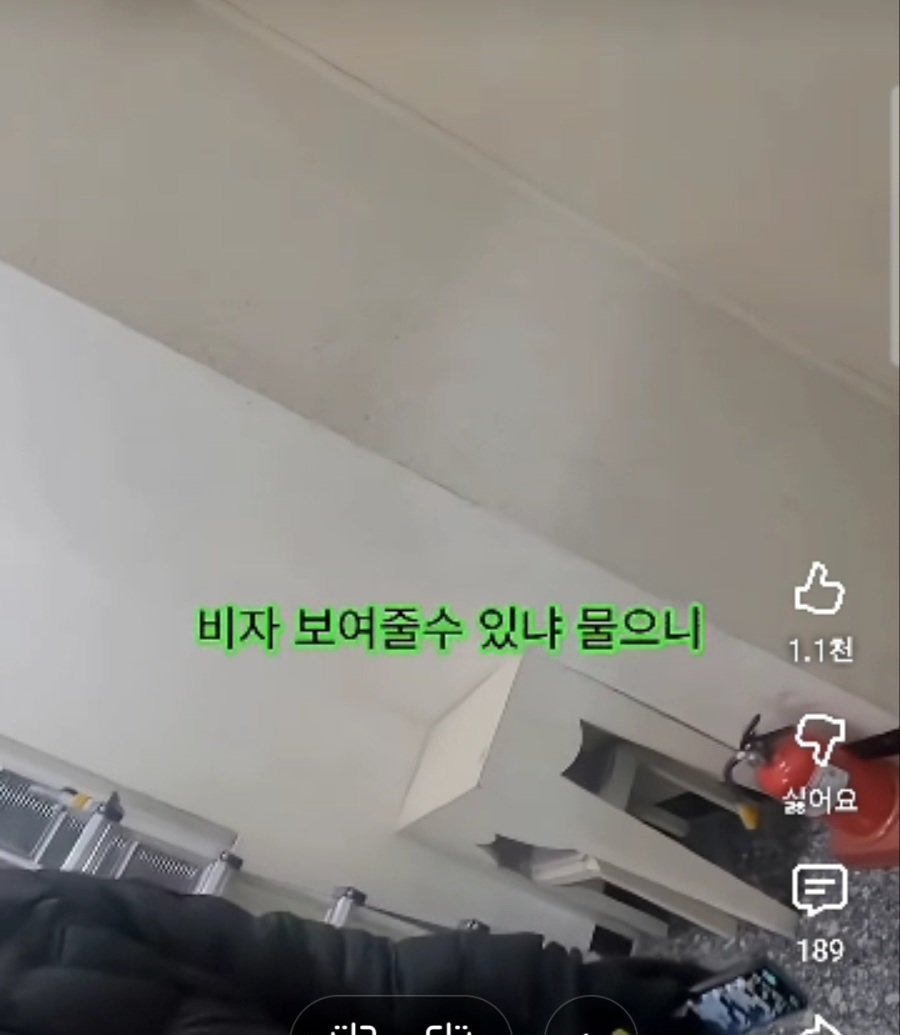 엘베에서 만난 불법 의심 외국인 배달기사