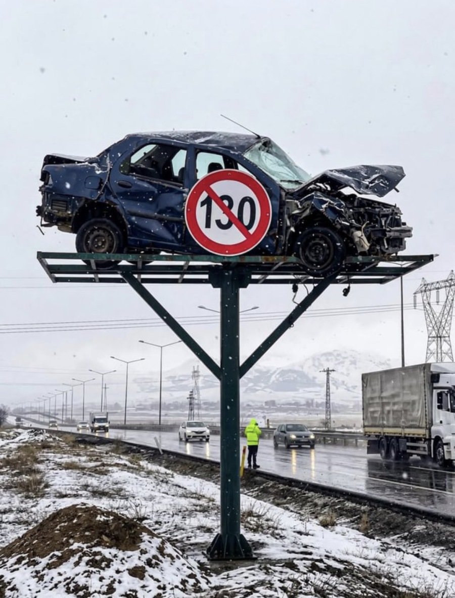 도로 위 직관적인 사고차 전시