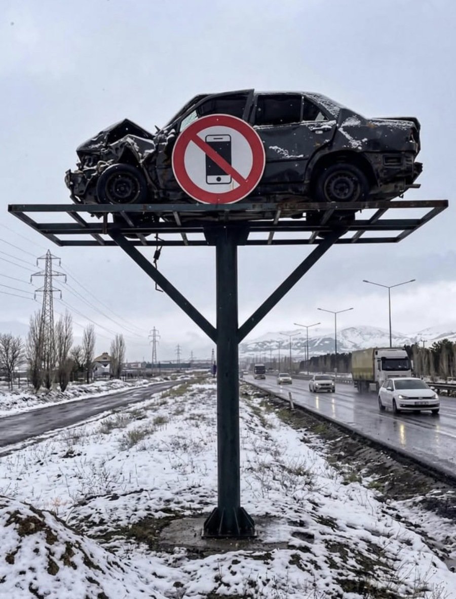 도로 위 직관적인 사고차 전시