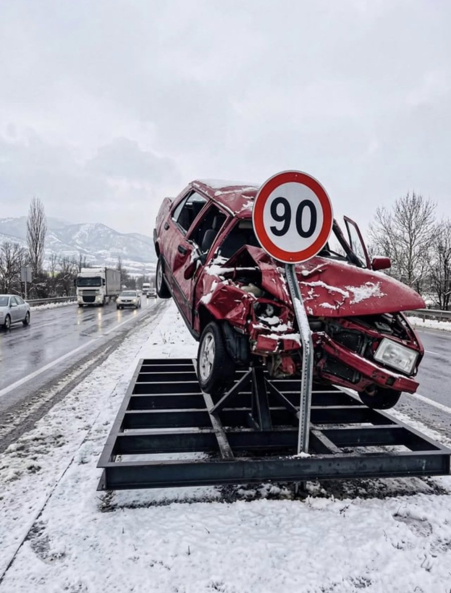 도로 위 직관적인 사고차 전시