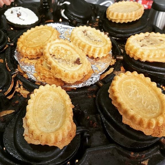 예전엔 길거리에서 흔히 볼 수 있었던 겨울철 간식