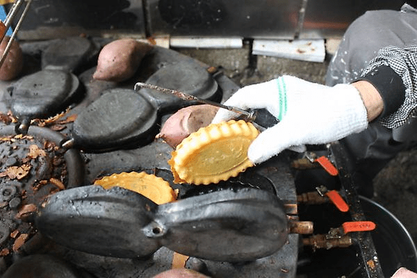 예전엔 길거리에서 흔히 볼 수 있었던 겨울철 간식
