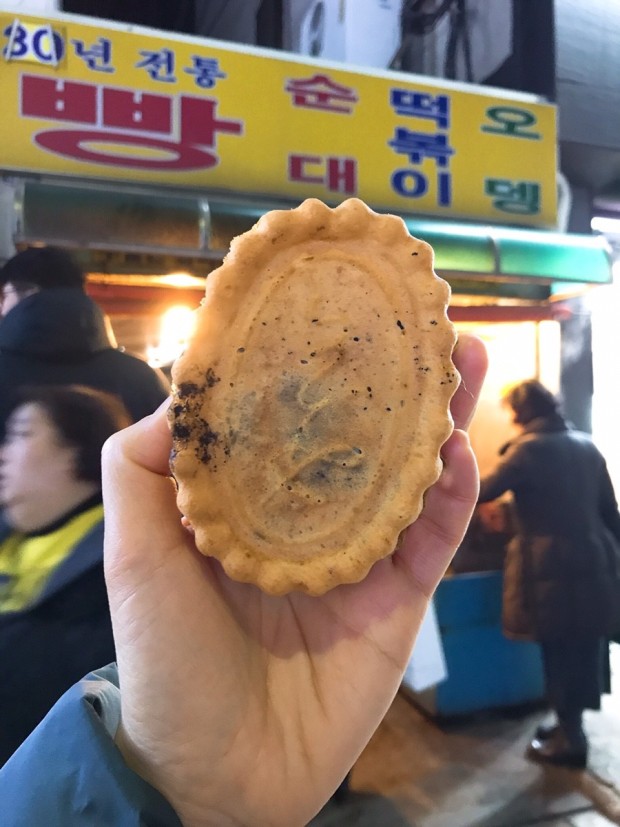 예전엔 길거리에서 흔히 볼 수 있었던 겨울철 간식