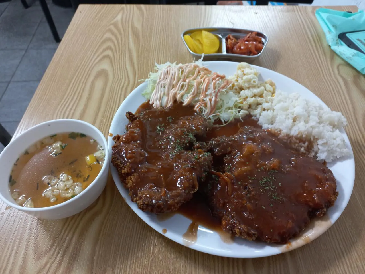 8,000원짜리 왕엄마김밥 돈까스