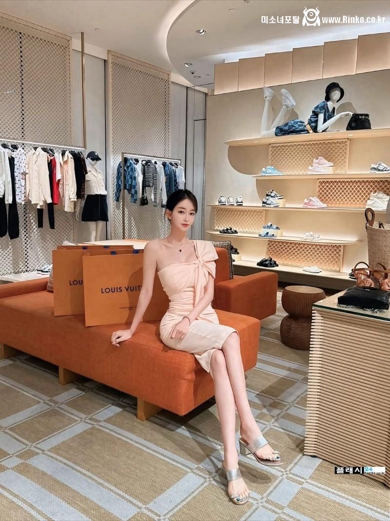 몸매 얼굴 다되는 인플루언서, 서윤