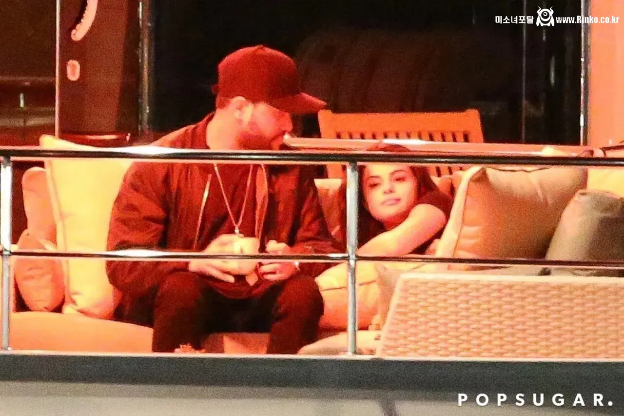 더 위켄드와 연애 당시 셀레나 고메즈 의상 & 몸매