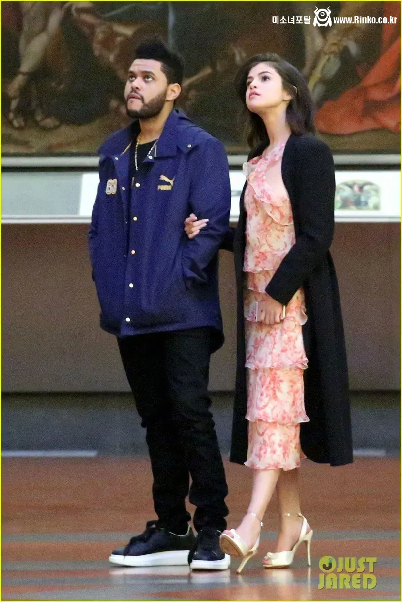 더 위켄드와 연애 당시 셀레나 고메즈 의상 & 몸매