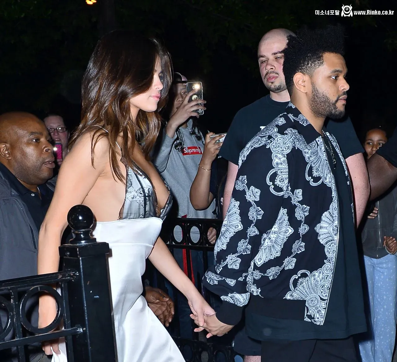 더 위켄드와 연애 당시 셀레나 고메즈 의상 & 몸매