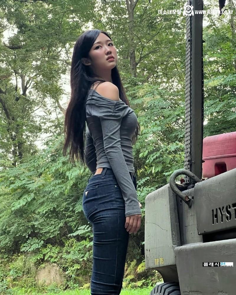 노력 많이 하는 락키걸 한예슬