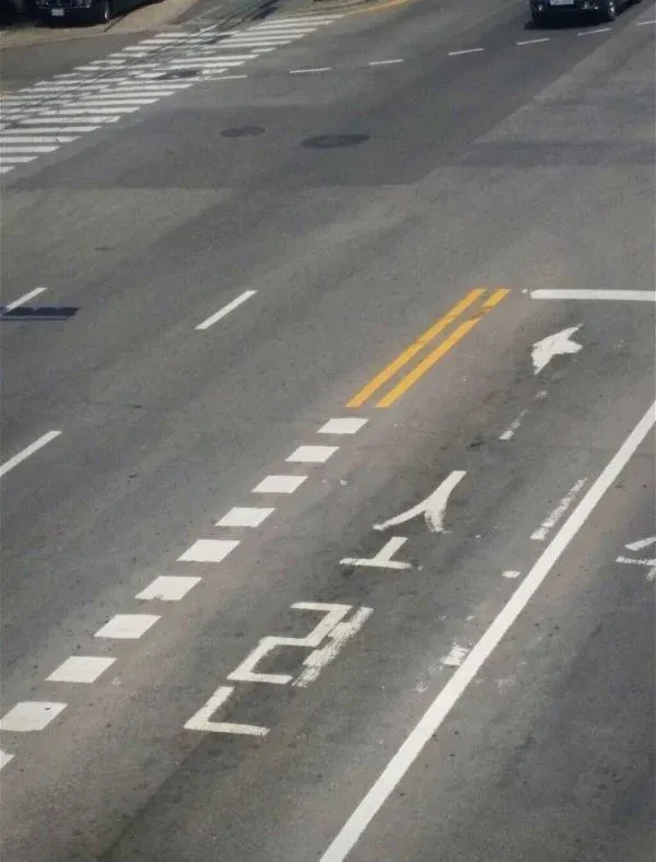 왼쪽길이 너무 지나치게 좌회전이다...