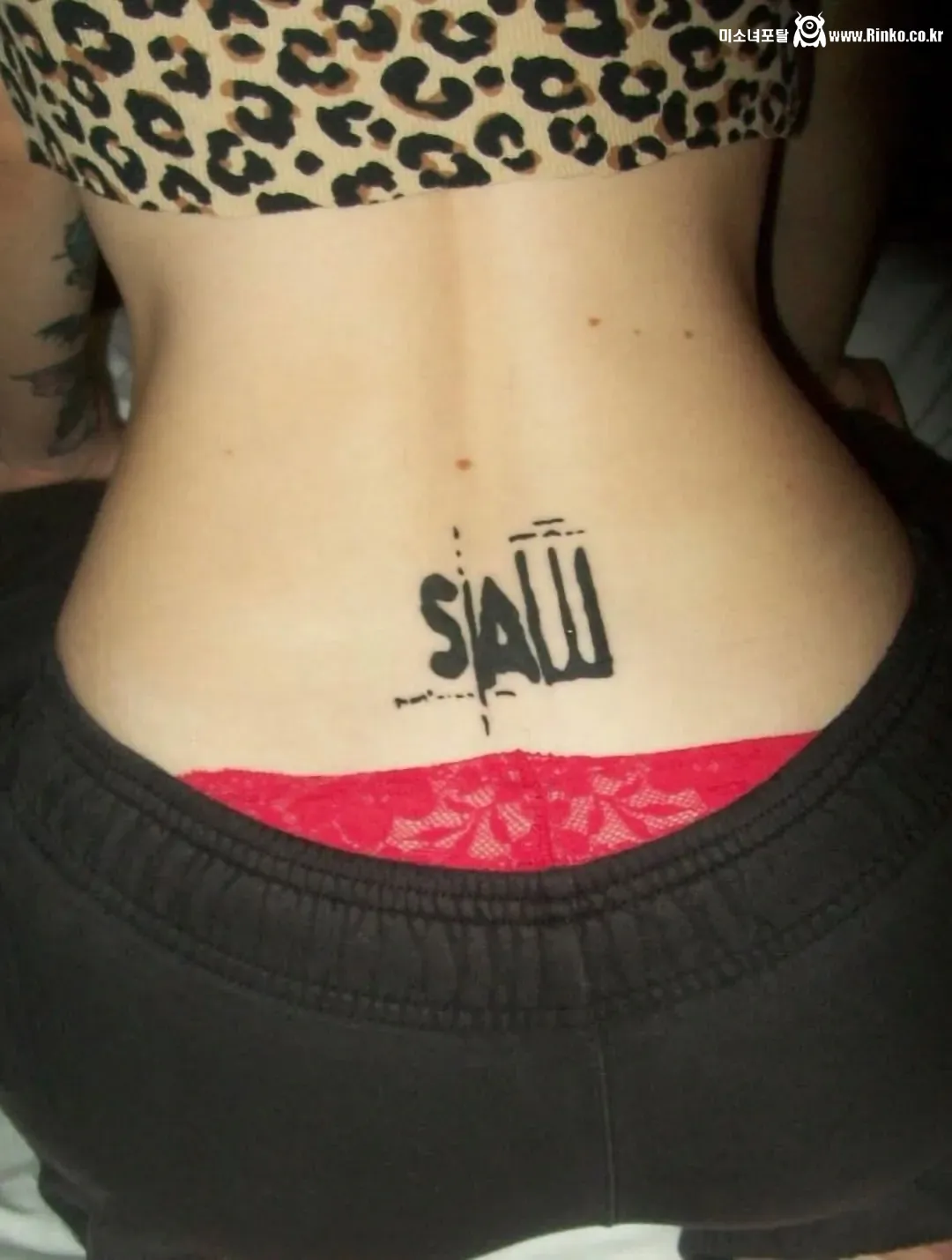 여친이랑 뒤치기 즐기려는데 목격하게 된 것