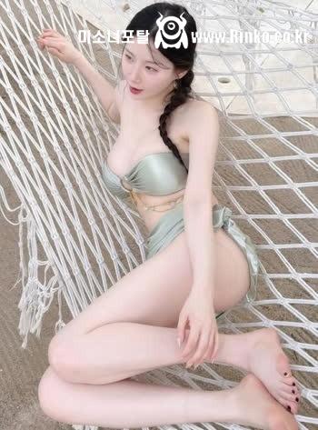 발리여행 튜브탑 비키니 뽀얀 피부