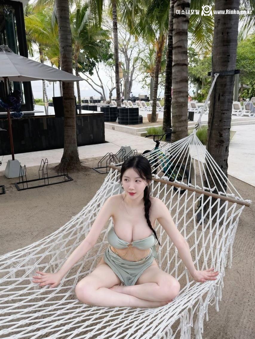 발리여행 튜브탑 비키니 뽀얀 피부