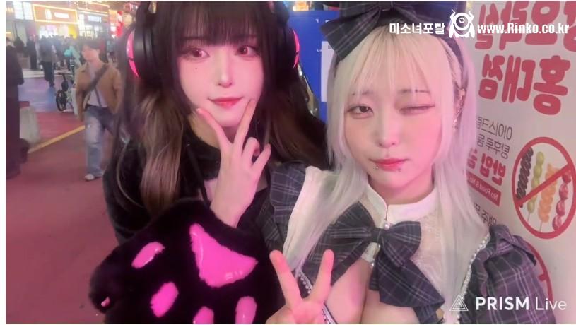 할로윈 홍대에 나타난 여캠 2명 2