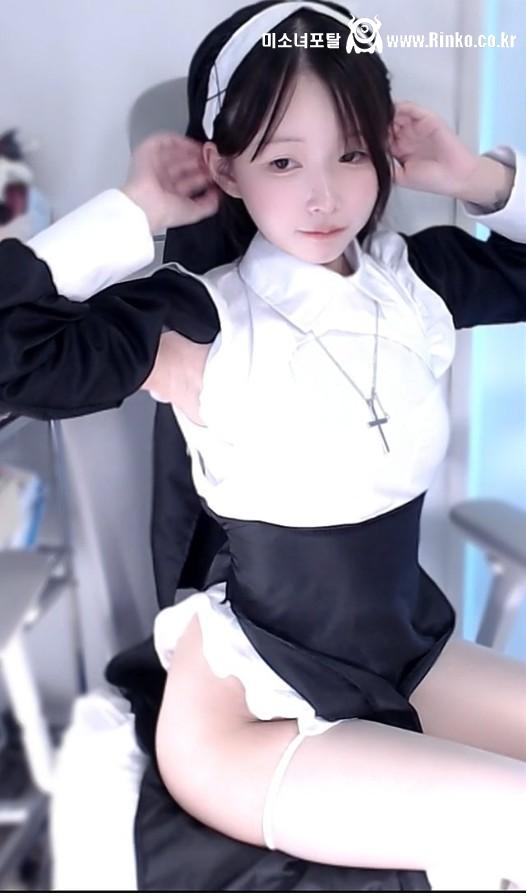 얼굴은 귀염상인데 몸매가.. 1