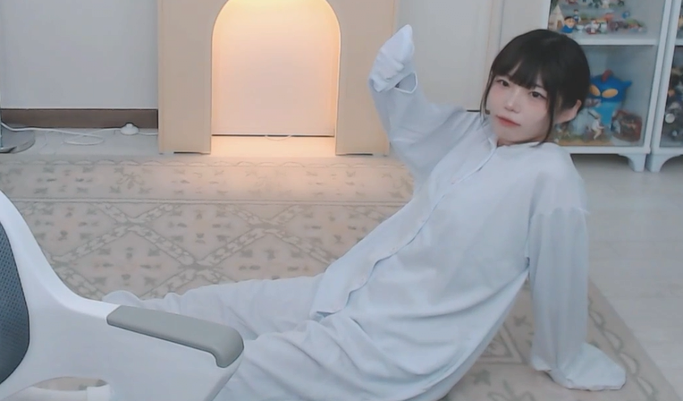 씹덕몰이 최적화상 치지직 여캠... 근데 몸매까지 좋음 8