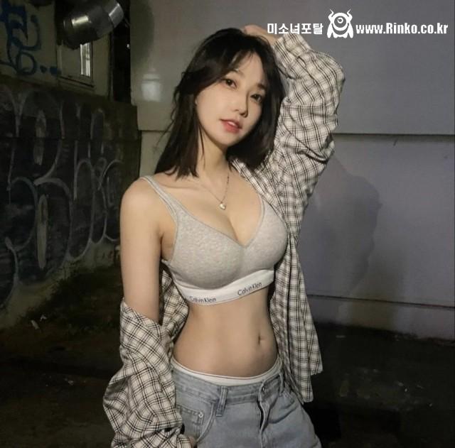 나미 몸매의 정석이라는 QWER 멤버 1