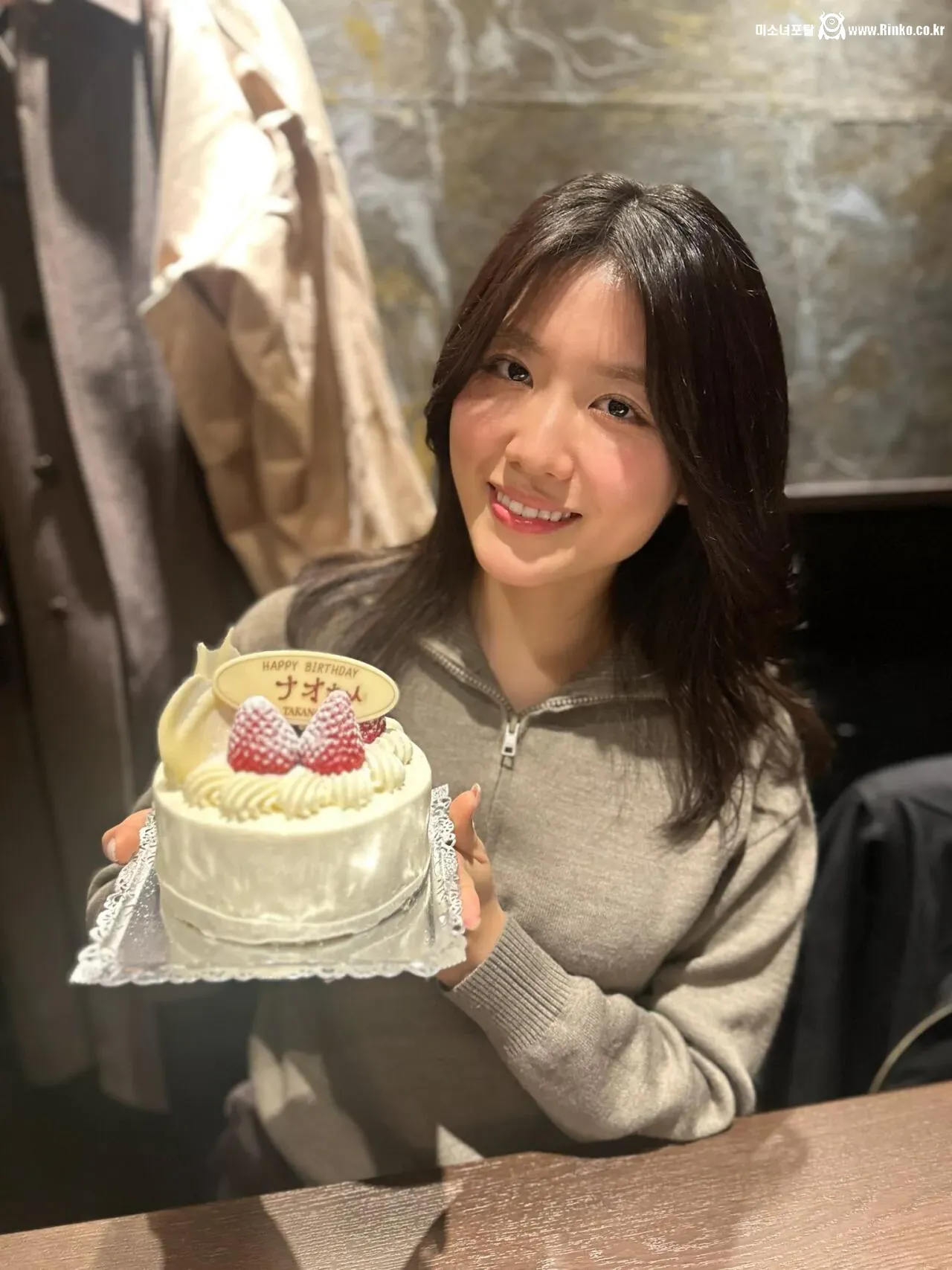 청순한 외모와 연애 경험에 대한 관심을 불러일으키는 여성 영상 분석 8