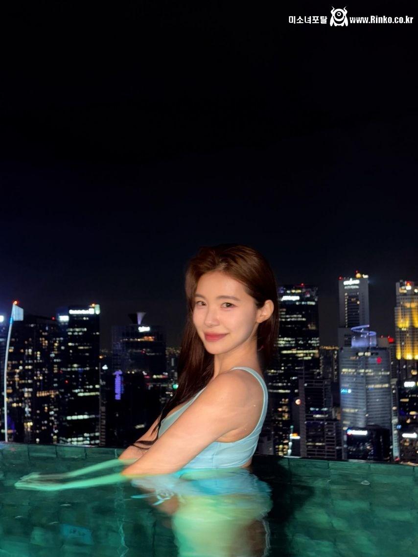 치어리더 비키니 화보와 운동 선수 응원 문화의 변화 1