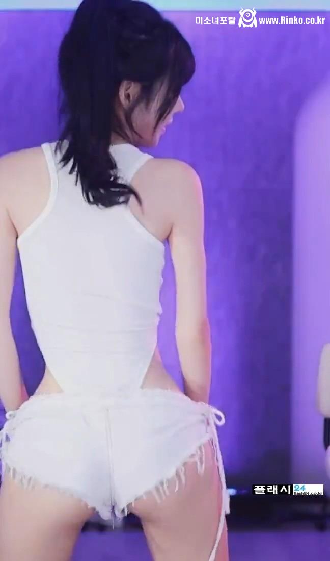 갓세희 흰색 모노키니 화보, 한뼘 비키니 스타일링 2