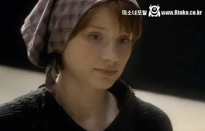 자연 적색 머리카락과 음모를 가진 여배우 2명의 특징과 매력 10