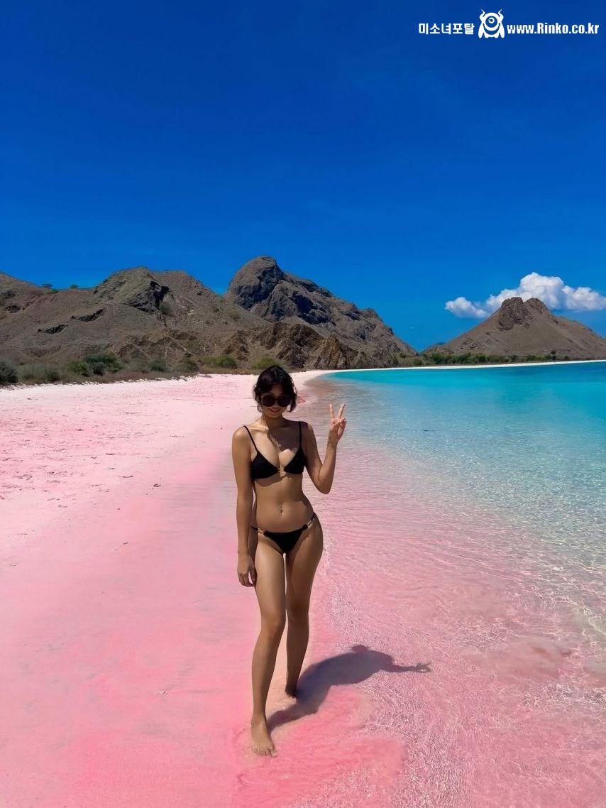 블랙 비키니와 매끈한 피부 관리의 중요성 5