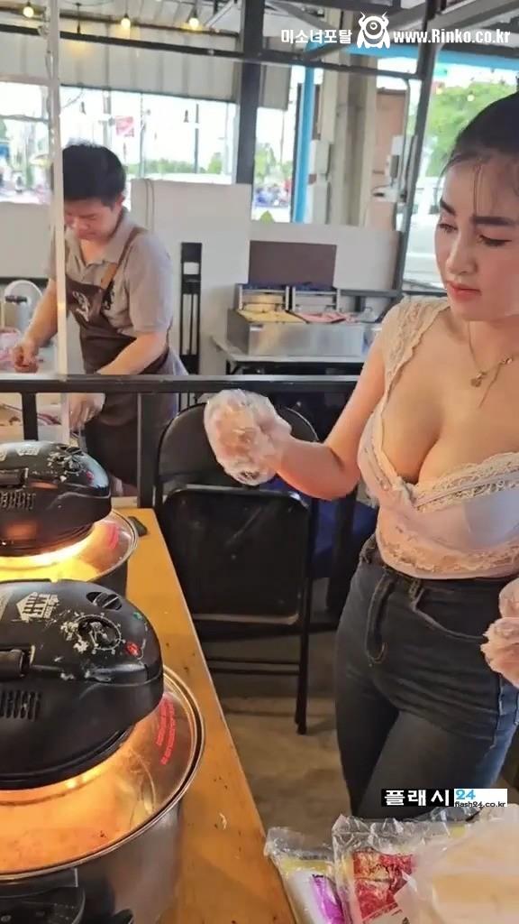 방콕 길거리 음식점의 현대적 영업 방식 변화와 현지 맛집 트렌드 4