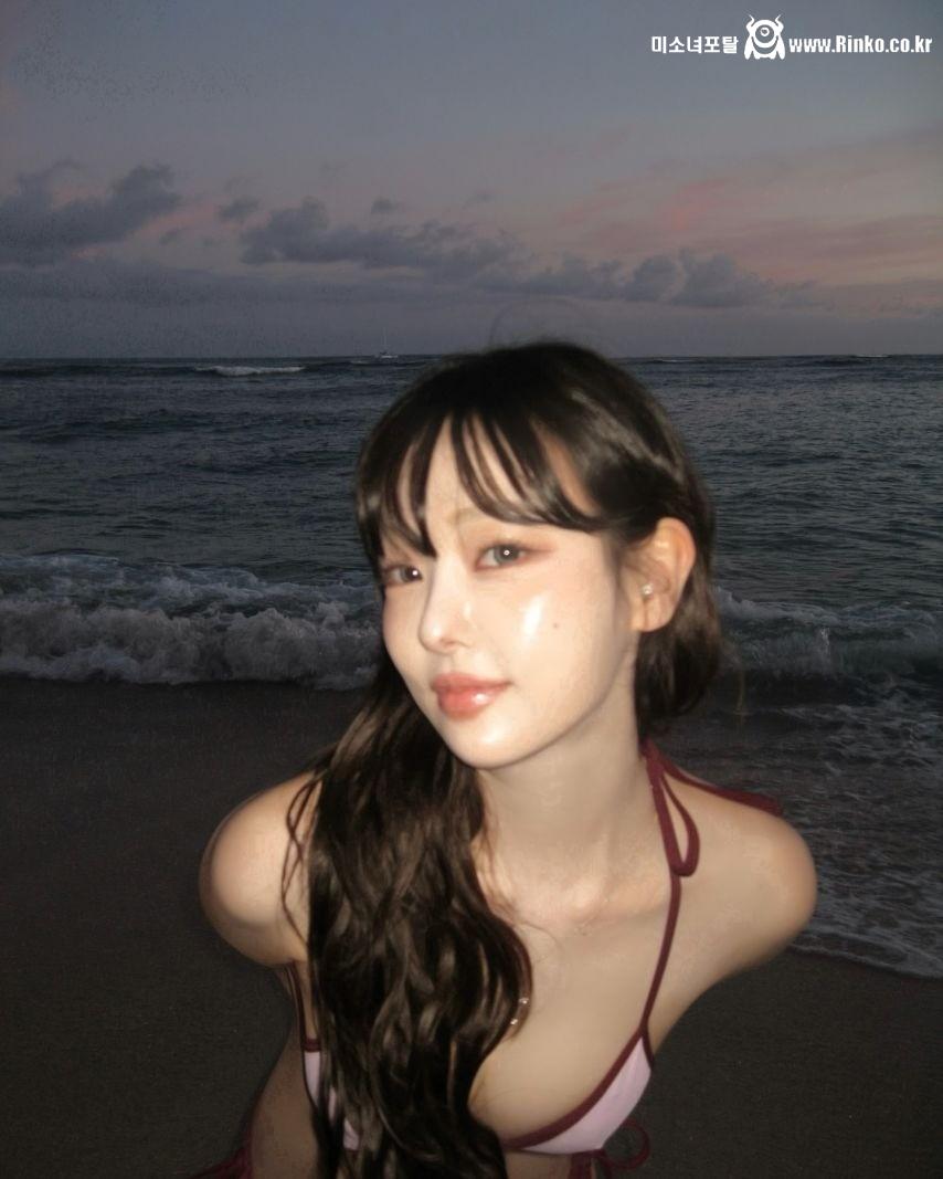 [이지은] 핑크 비키니로 보여준 완벽한 몸매와 여름 휴가 스타일 6