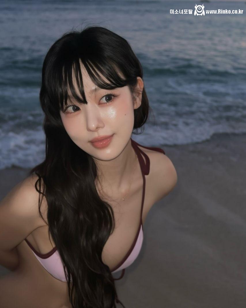 [이지은] 핑크 비키니로 보여준 완벽한 몸매와 여름 휴가 스타일 4