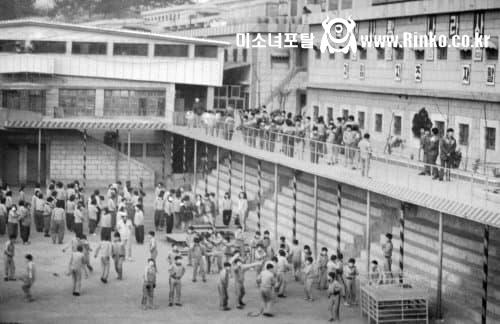 공포의 80년대 수용소 9