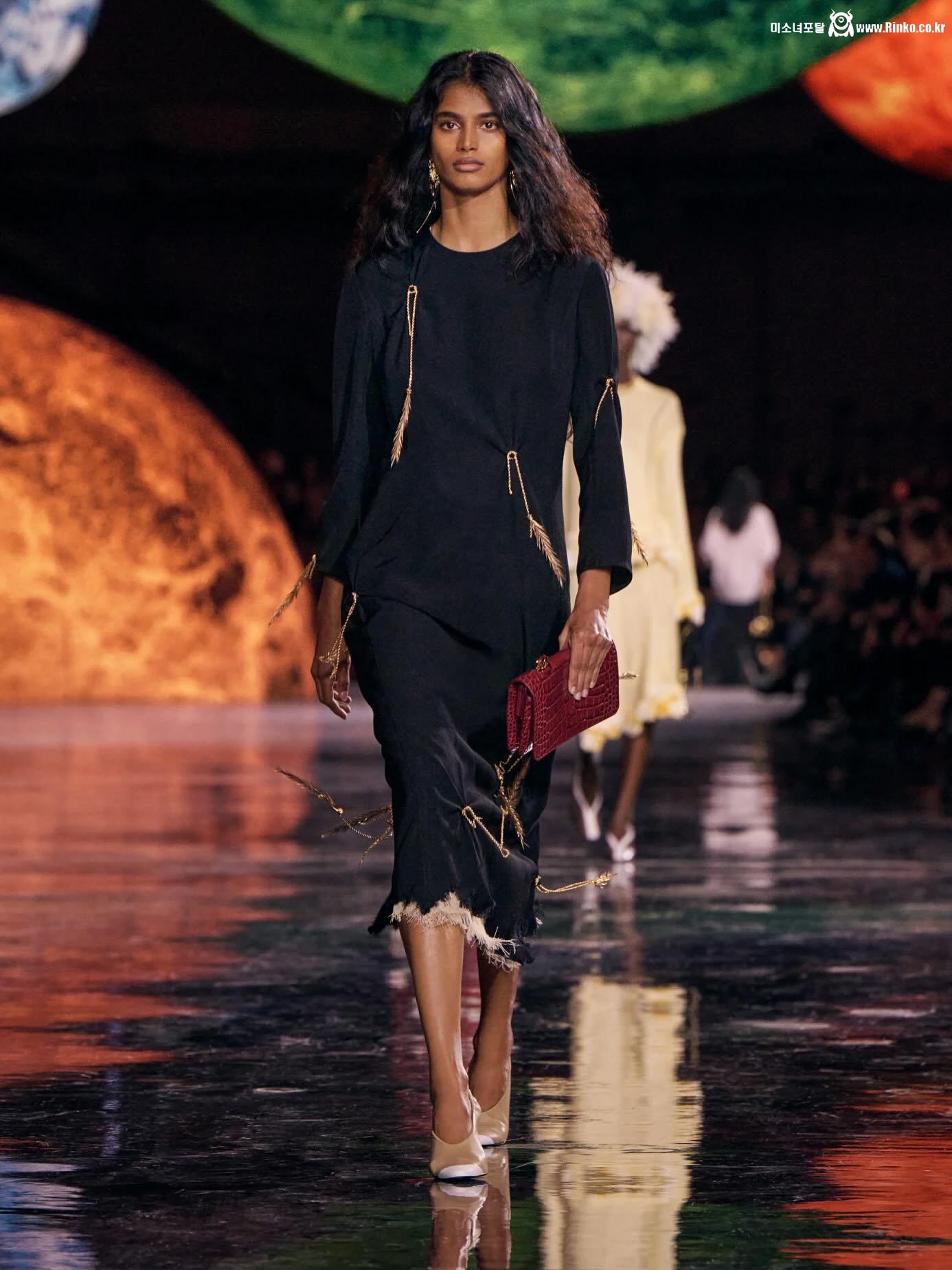 샤넬이 찐으로 보자마자 독점 걸었다는 현 뮤즈 7