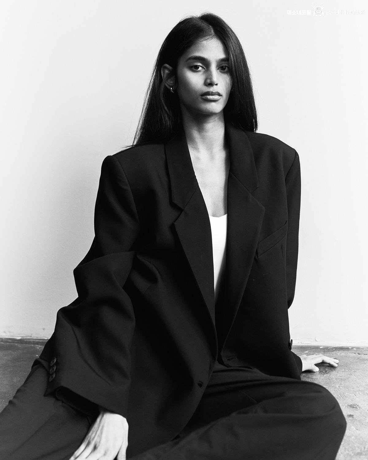 샤넬이 찐으로 보자마자 독점 걸었다는 현 뮤즈 13