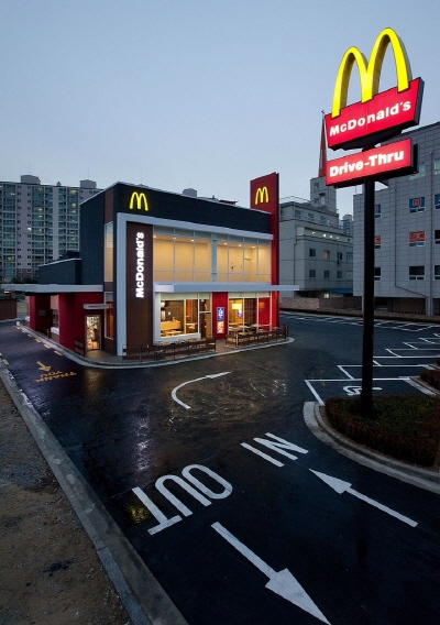 여러 이유로 햄버거 먹는 사람 많음