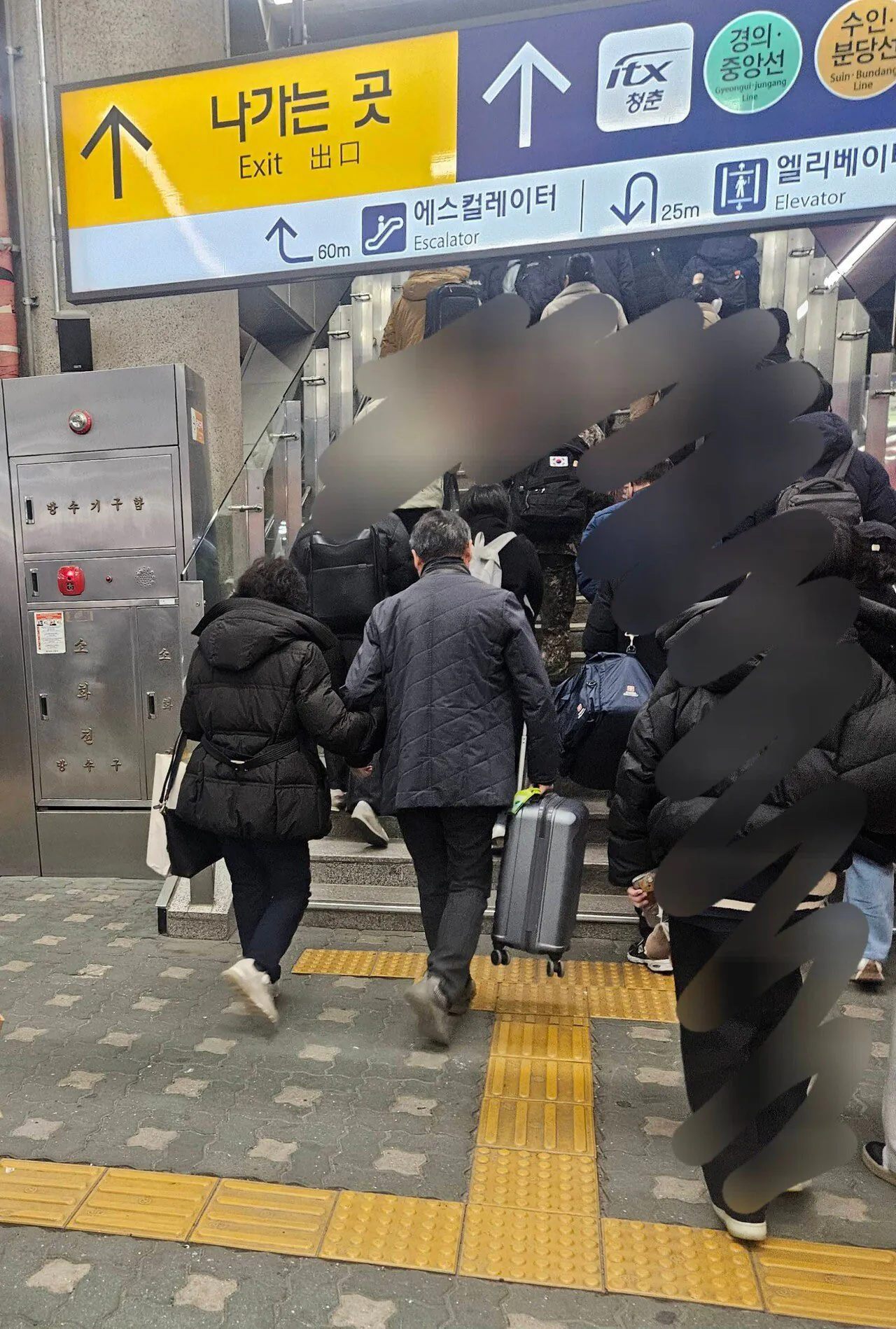 기차 입석 탄 아기엄마에게 1시간 반 자리 양보한 이야기