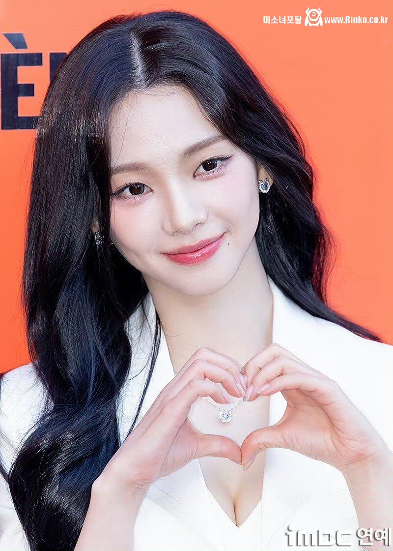 은근슬적.. 카리나 슴골 ㄷㄷ 2