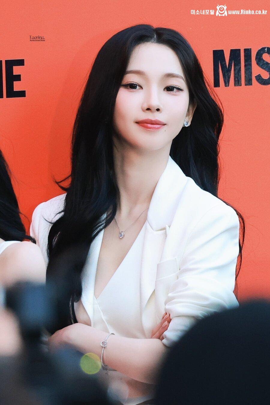 은근슬적.. 카리나 슴골 ㄷㄷ 7