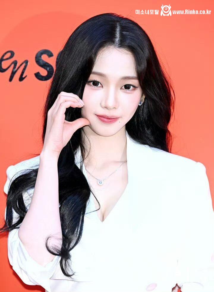 은근슬적.. 카리나 슴골 ㄷㄷ 1