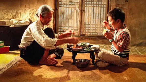 11살 아들을 알몸으로 쫓아냈던 부모