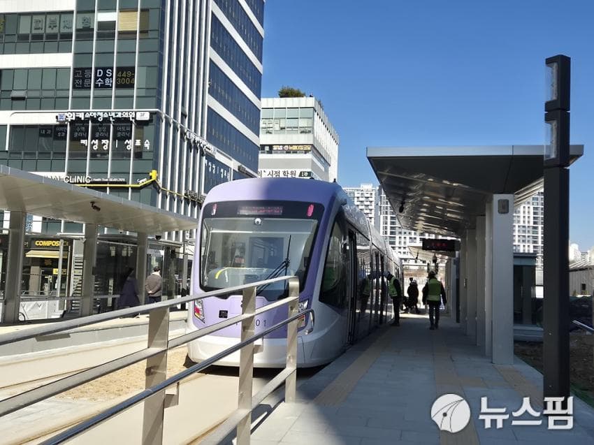 위례신도시에서 트램 첫 시운전