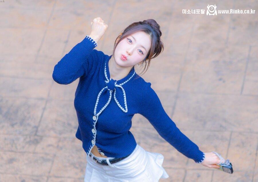 얘 전신 몸매 보면 비율 쩔긴 하더라 ㄹㅇ 1