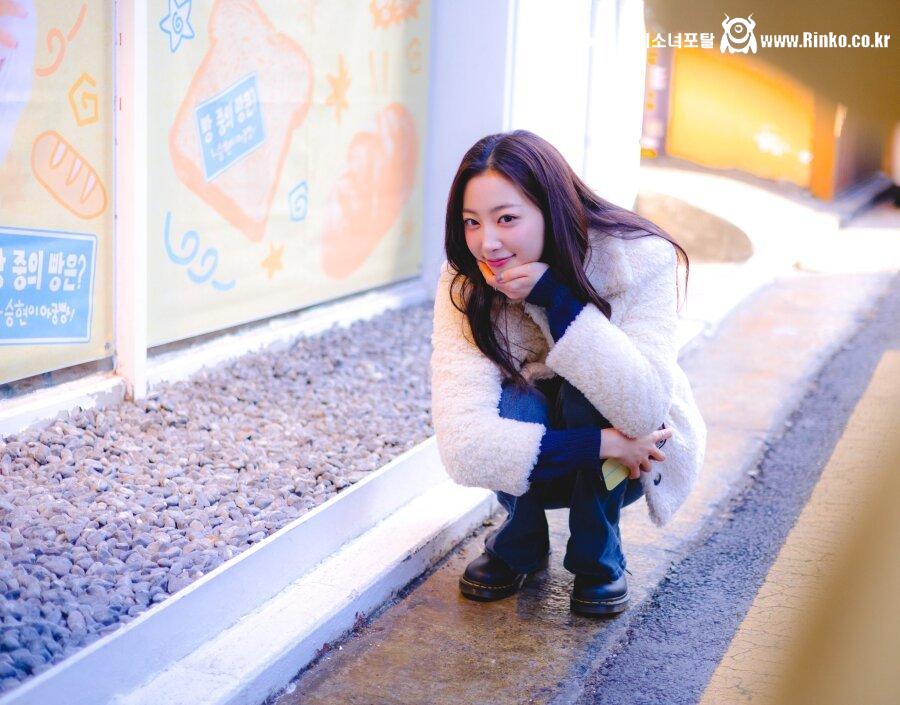 얘 전신 몸매 보면 비율 쩔긴 하더라 ㄹㅇ 6