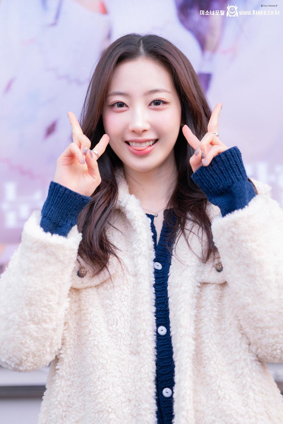 얘 전신 몸매 보면 비율 쩔긴 하더라 ㄹㅇ 2