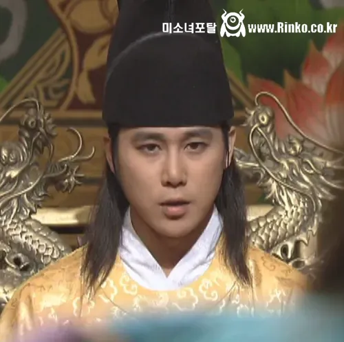 폐위되는 왕족 전문 배우 4